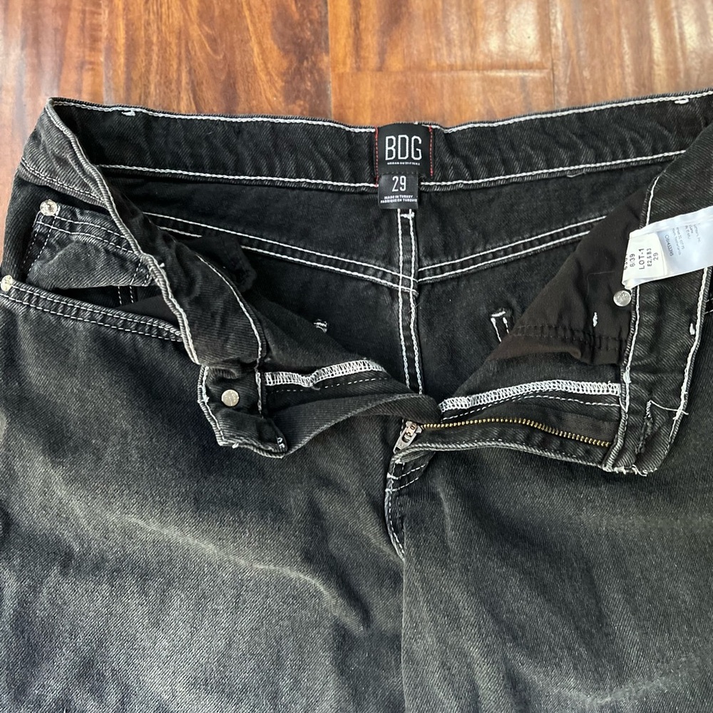 Women cargo pants, doesn’t fit anymore, my loss is your gain. size 13 (28-29)